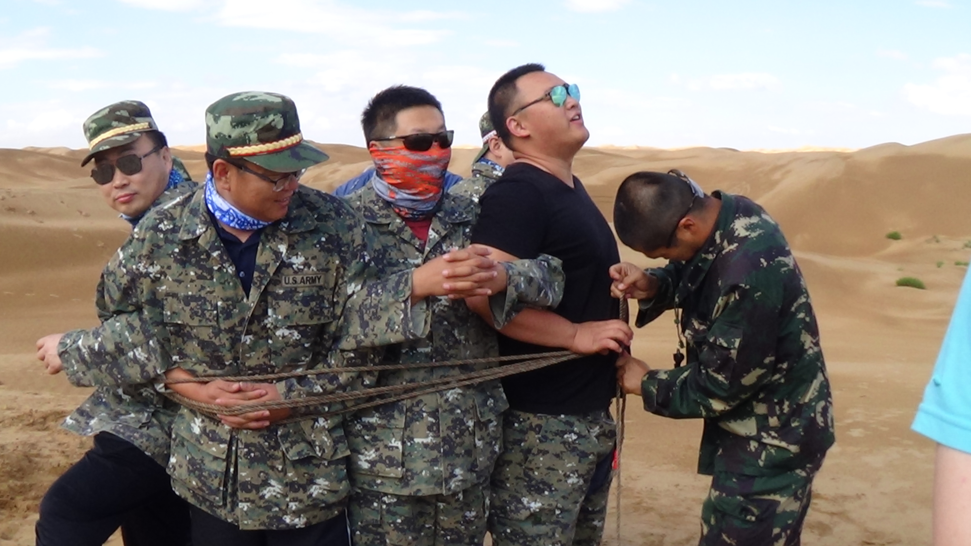 藍(lán)海創(chuàng)力學(xué)院沙漠拓展訓(xùn)練